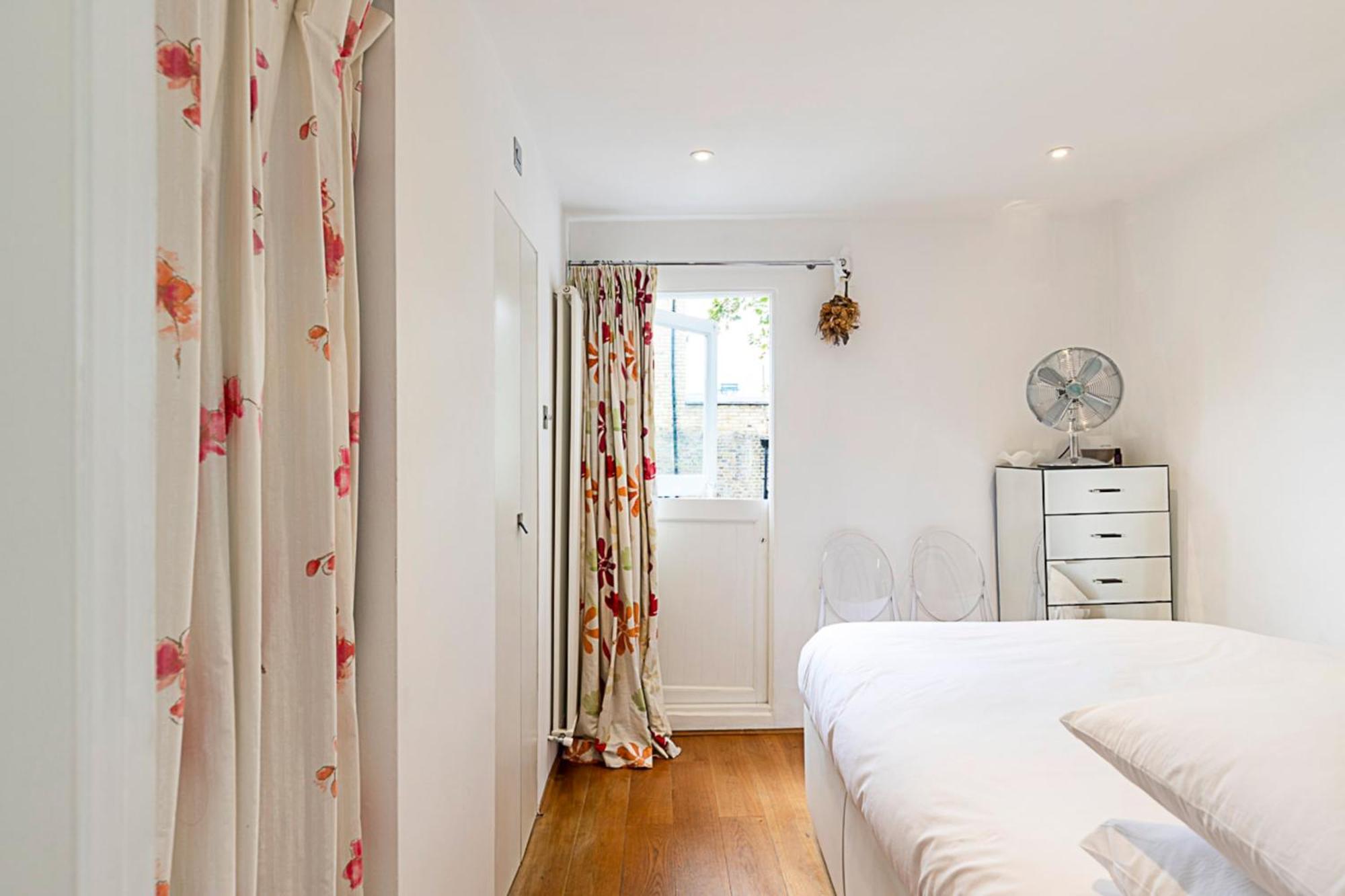 Parsons Modern One Bedroom Flat *